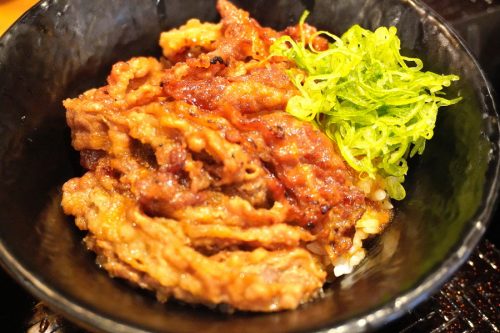 韓丼-メニュー-ミニカルビ丼とホルモンスン豆腐2
