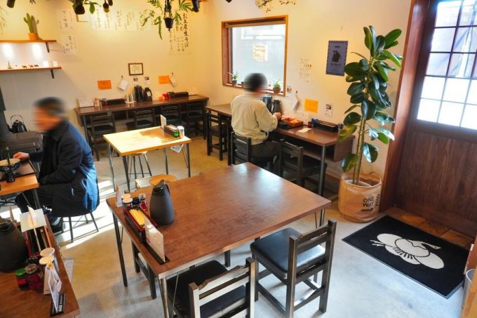 肉そば舞鶴-店内の様子-カウンター