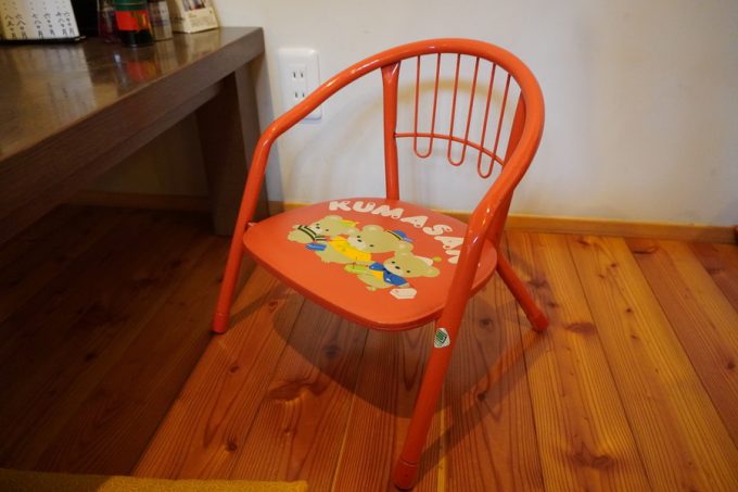 肉そば舞鶴-子ども用サービス-イス