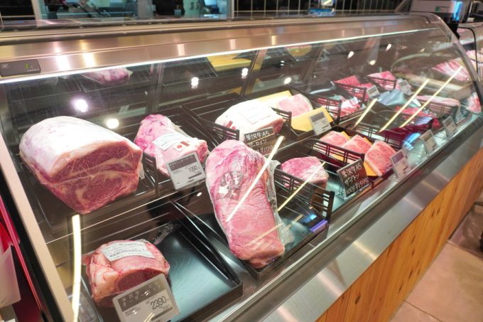 moh's(モーズ)-店内の様子-精肉コーナー1