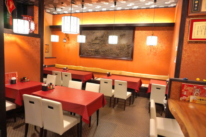 広東(かんとん)-店内の様子-テーブル席