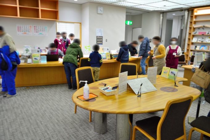 山形県立図書館-遊学館-こどもエリア-受付