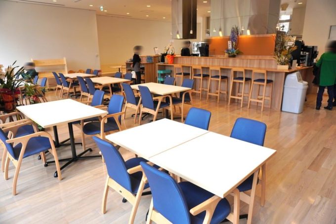 山形県立図書館-遊学館-カフェイルブル-店内の様子
