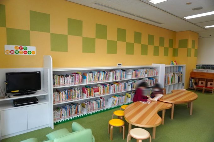 山形県立図書館-遊学館-こどもエリア-えほんコーナー