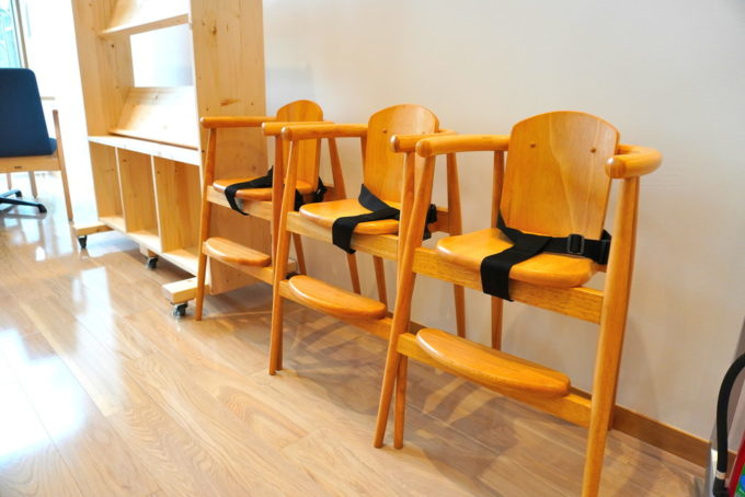 山形県立図書館-遊学館-カフェイルブル-子ども用のイス