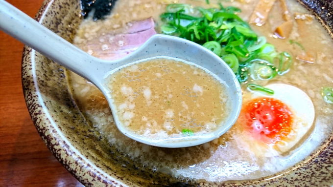 無尽蔵-新庄家-食レポ-豚骨醤油らーめん3