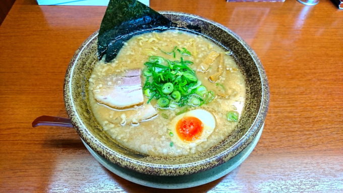 無尽蔵-新庄家-食レポ-豚骨醤油らーめん1