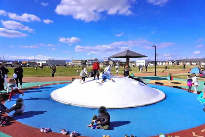 嶋遺跡気公園-遊具広場-ふわふわドーム1