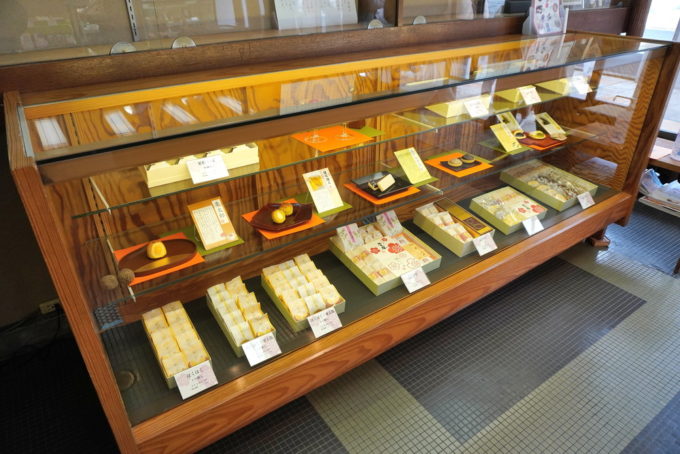 乃し梅本舗佐藤屋-店内の様子3