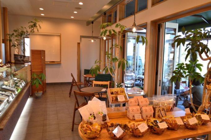 メゾンドボア-店内の様子-店内イートイン