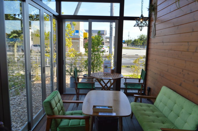 メゾンドボア-店内の様子-奥のテラス席2