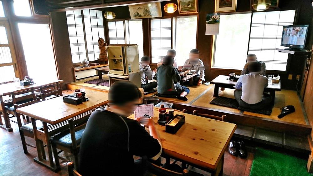 あたご食堂-店内の様子2