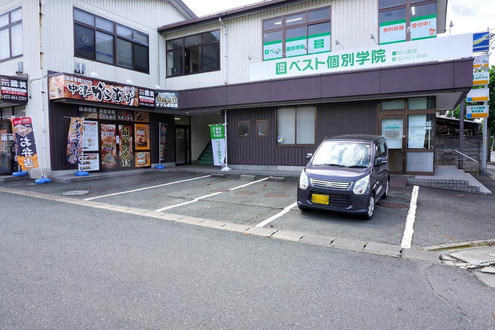 からあげ専門店鶏笑-駐車場