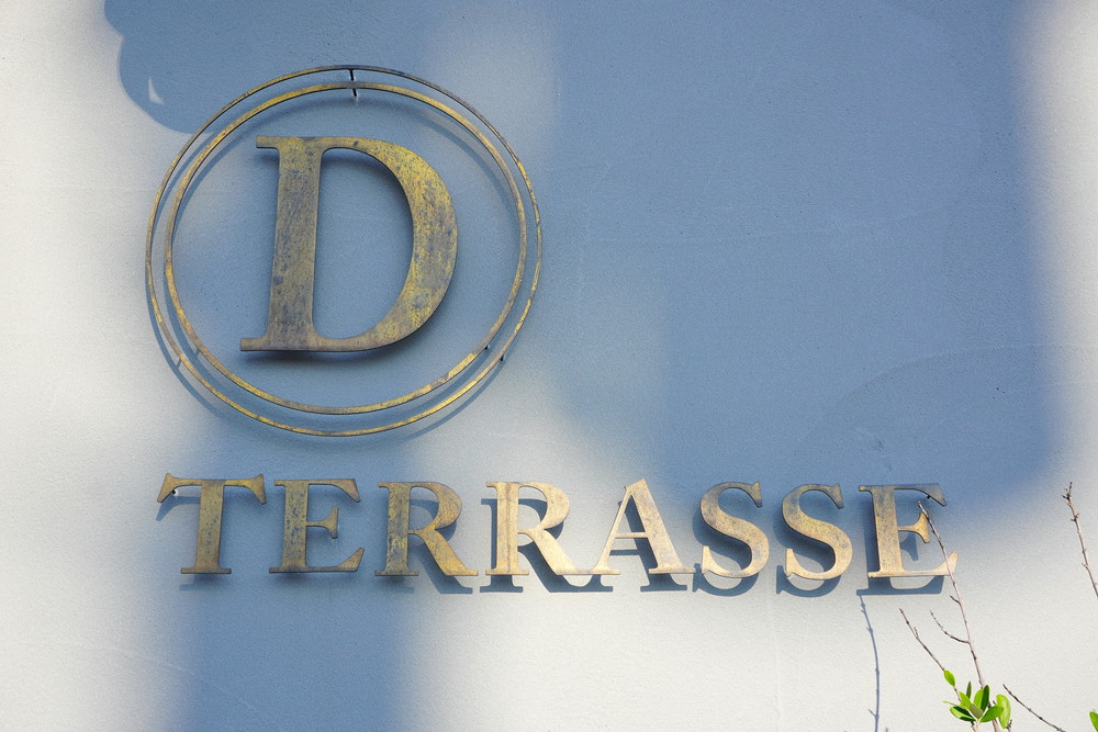 デテラッセ(D.Terrasse)-看板ロゴ