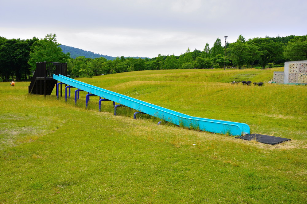 弓張平公園-子ども広場-ローラーすべり台