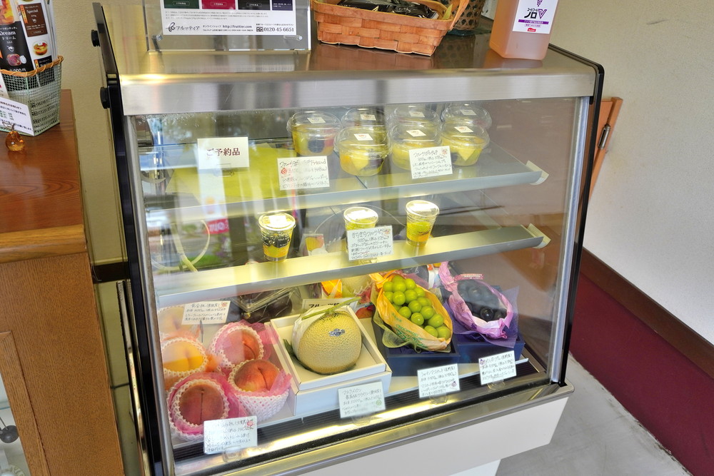 フルッティア-ショーケースのフルーツ0