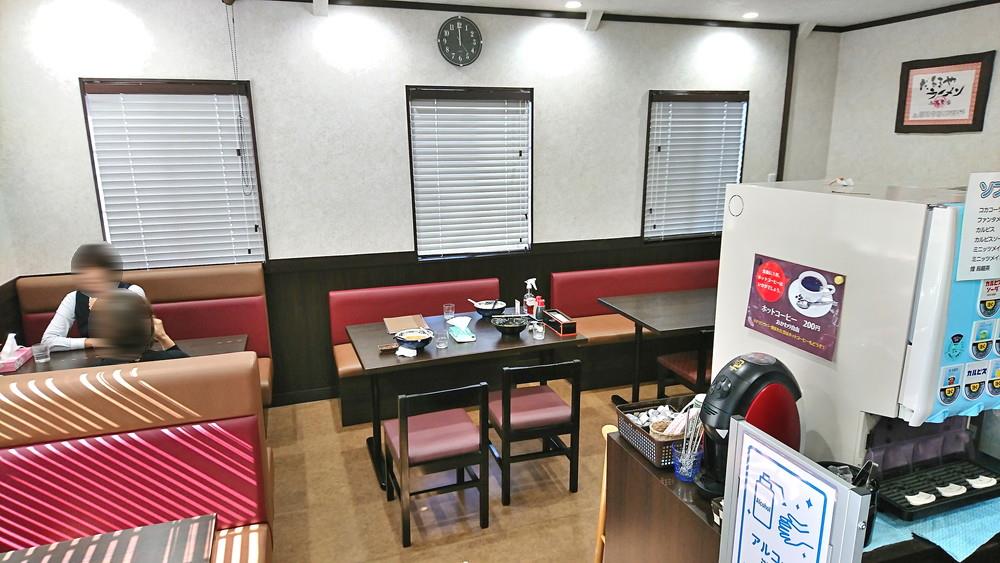 だるまやラーメン-店内の様子-テーブル席