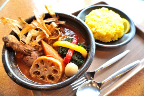 スパイスピッカ-柔らかい!チキンレッグのスープカレー