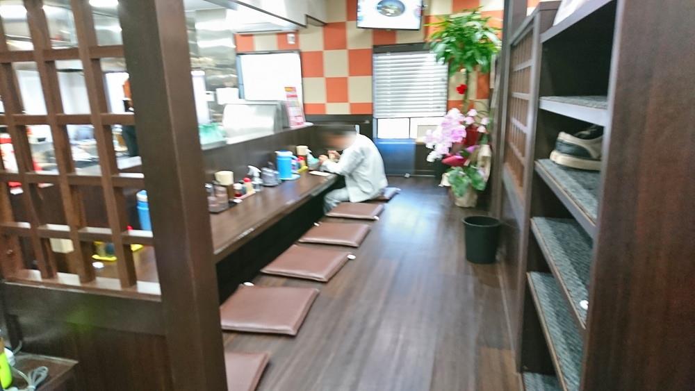 だるまやラーメン-店内の様子-座敷-カウンター