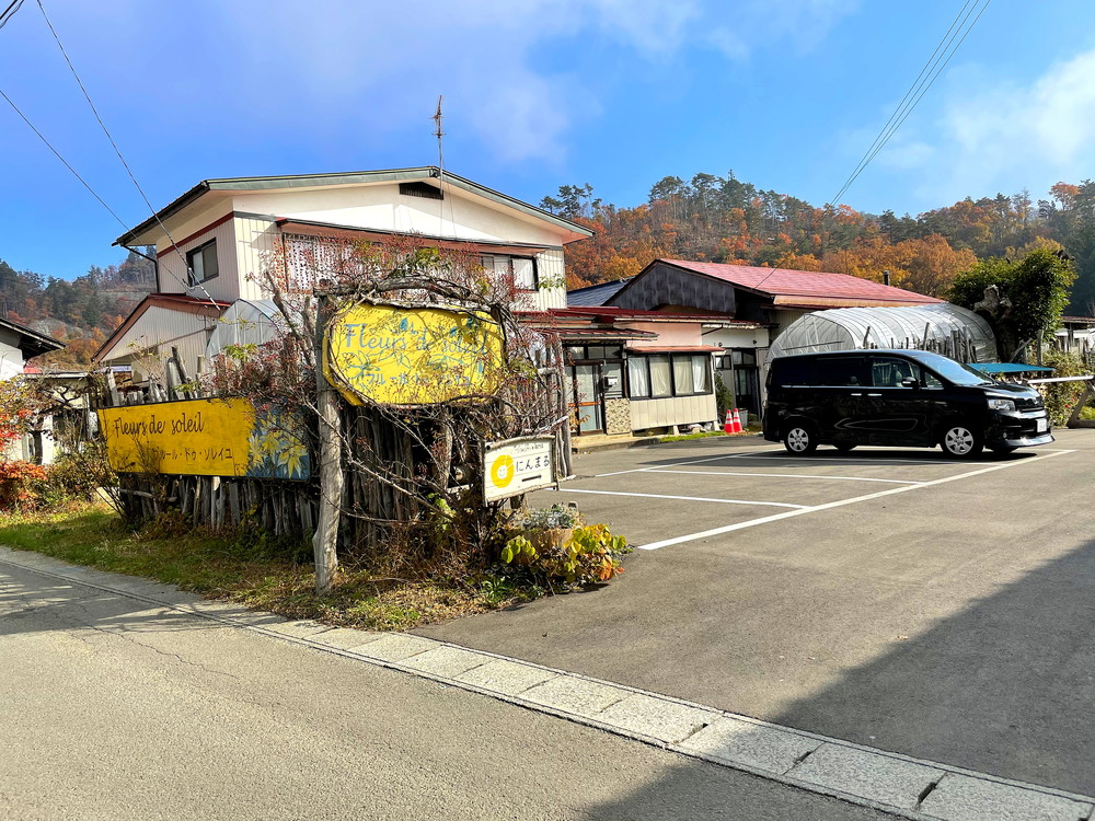 にんまる-駐車場1