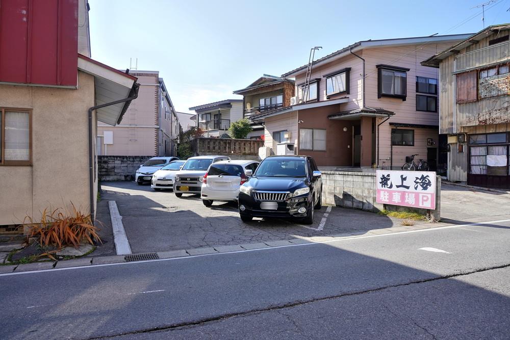 龍上海赤湯本店-駐車場2