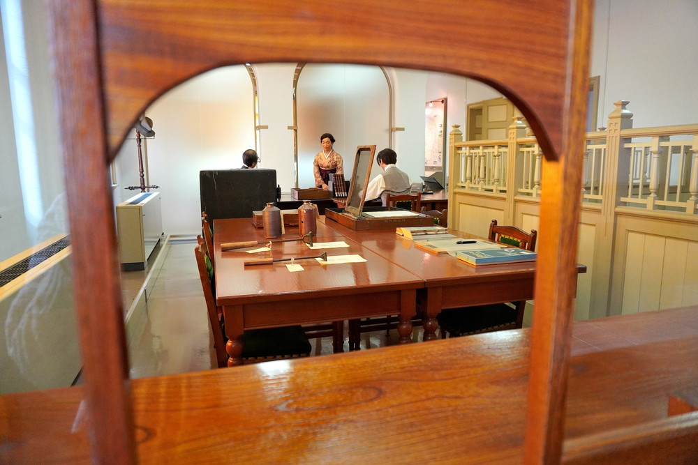 文翔館(山形旧県庁)-2F-銀行出納係(旧会計課)