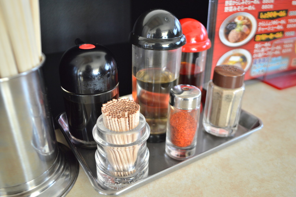 だるまや本店-食レポ-テーブル調味料