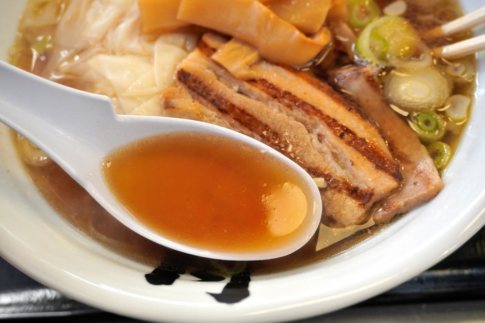 花鳥風月-山形南店-食レポ-海老ワンタンメン3