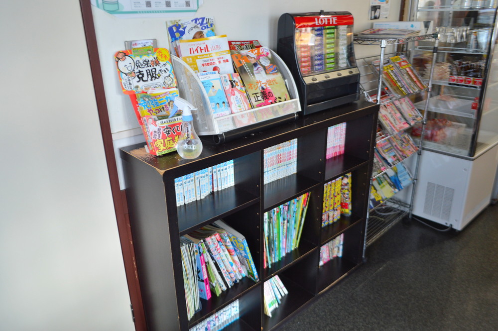だるまや本店-店内の様子-雑誌