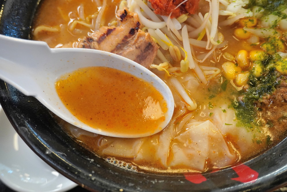 花鳥風月-山形南店-食レポ-辛みそ海老ワンタンメン2