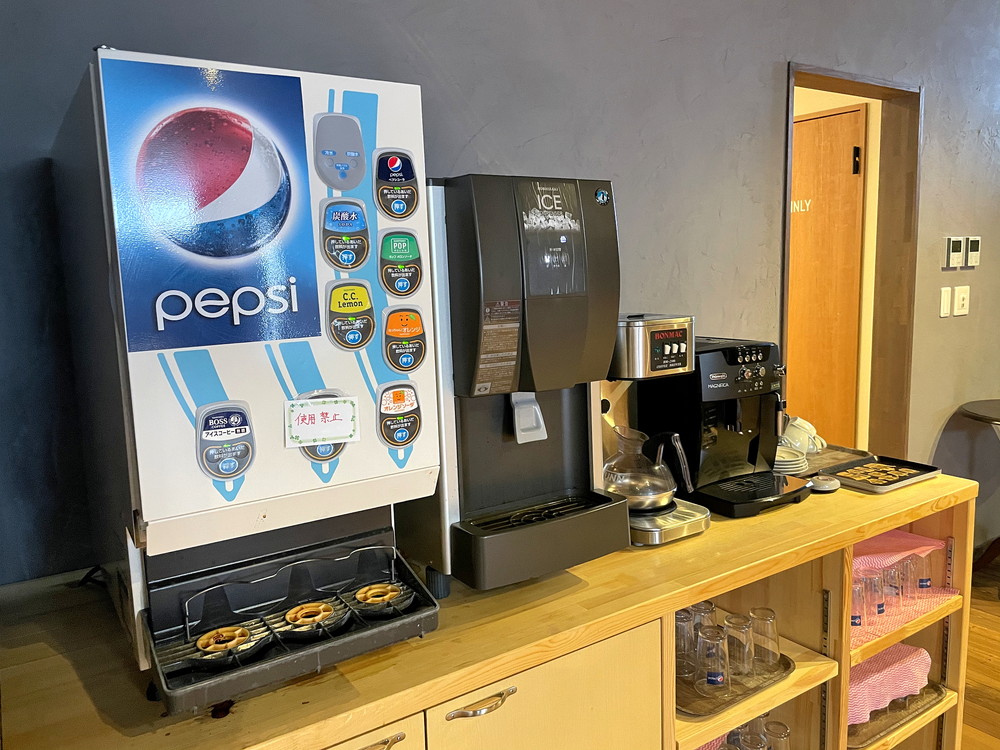 ダイニングケー-アンド-クースペース-店内の様子-ケースペース4