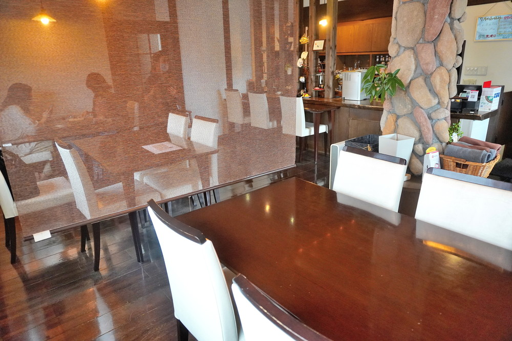 房's-1階テーブル席