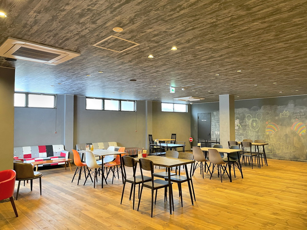 ダイニングケー-アンド-クースペース-店内の様子-ケースペース2