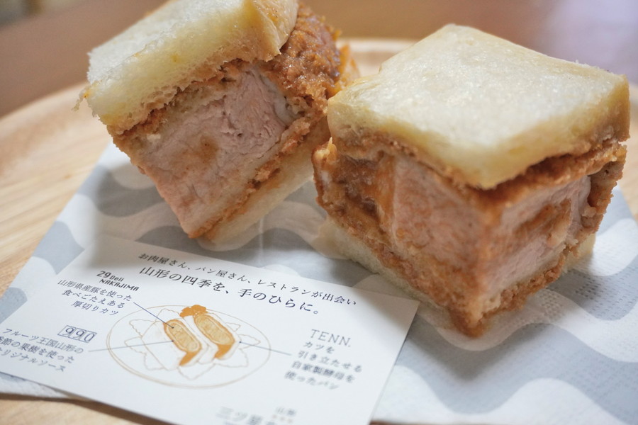 29デリー三ツ星カツサンド (2)