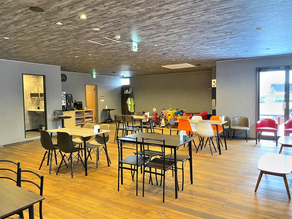 ダイニングケー-アンド-クースペース-店内の様子-ケースペース3