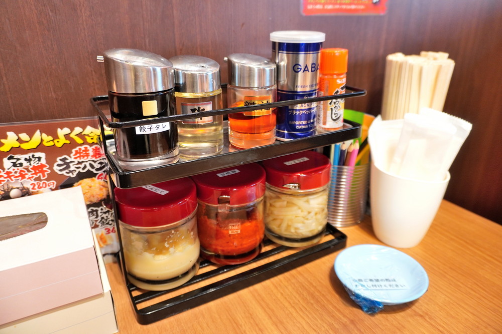 町田商店東根店-テーブル上調味料