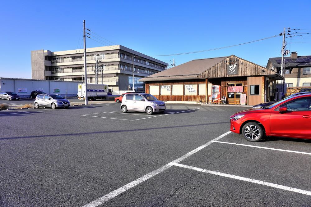 そば処ひろ-駐車場