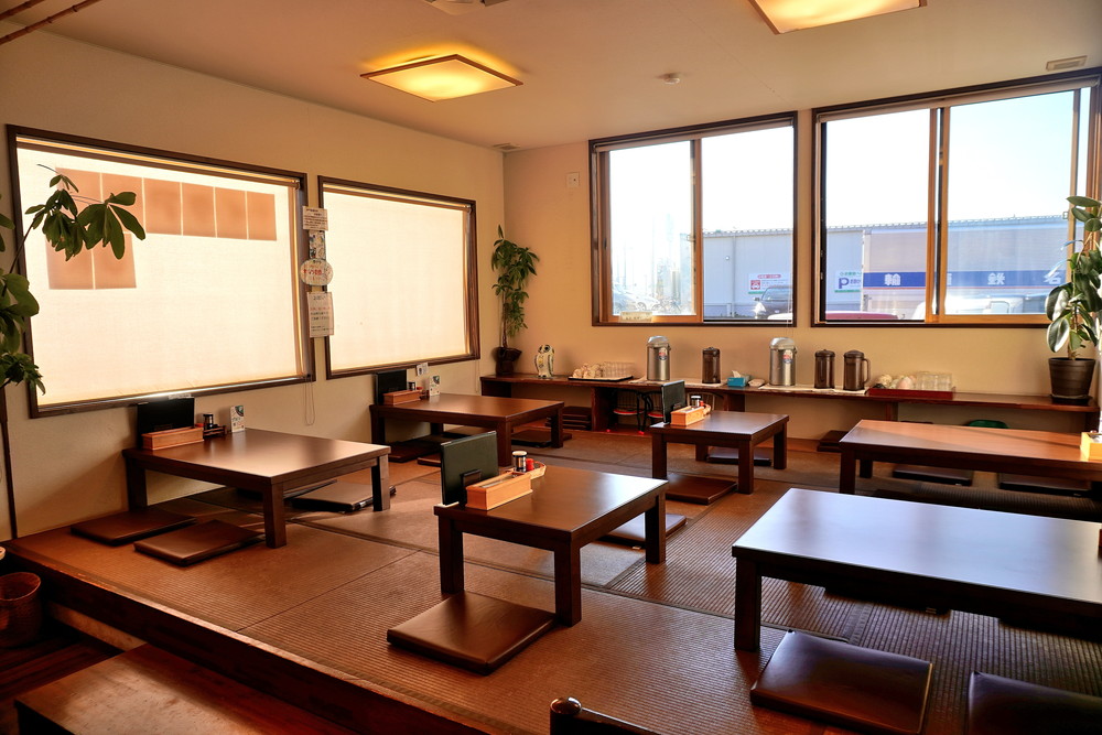 そば処ひろ-店内-座敷