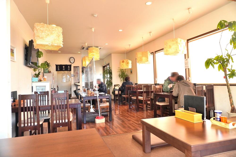 そば処ひろ-テーブル、カウンター席