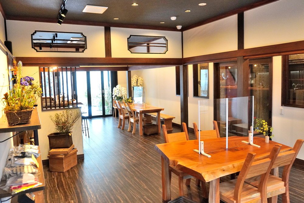 花とお茶鴇色-店内