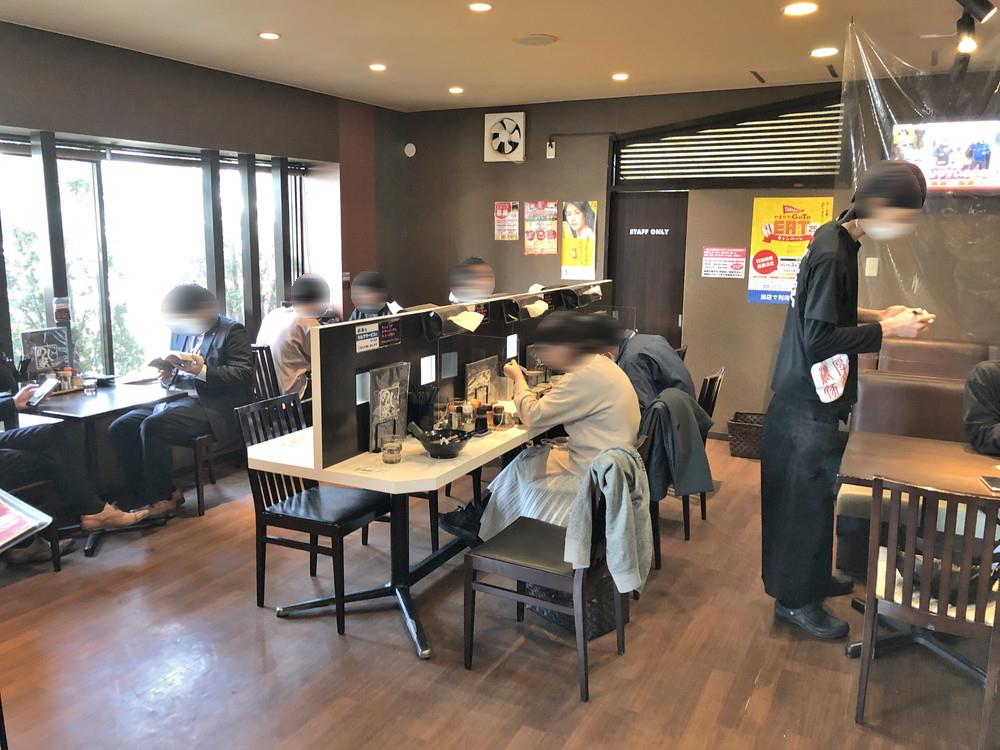 濃厚横浜家系ラーメンのじ家-店内の様子1