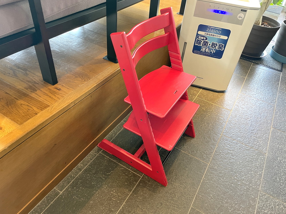 コンフェッティ-店内イス