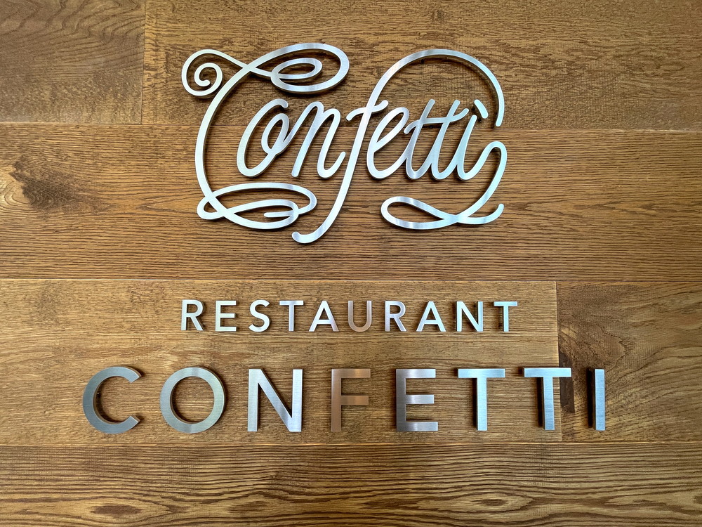コンフェッティ-看板