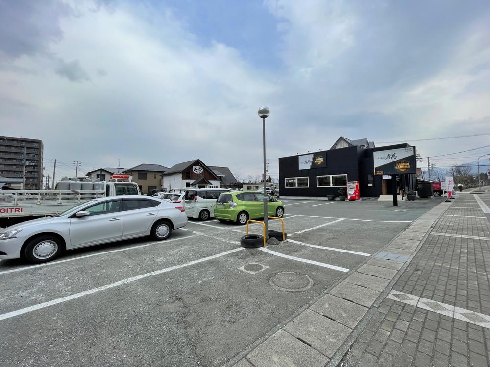 そば処春馬-駐車場