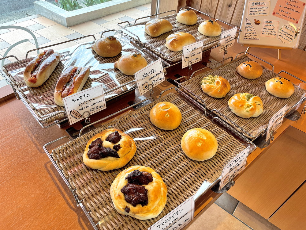 コロニーベーカリー-店内パン①