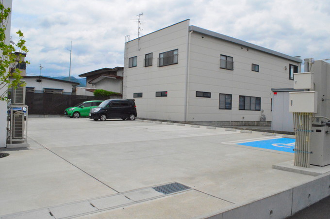 CHOCOLATE Lab-Shop-Parking Lot