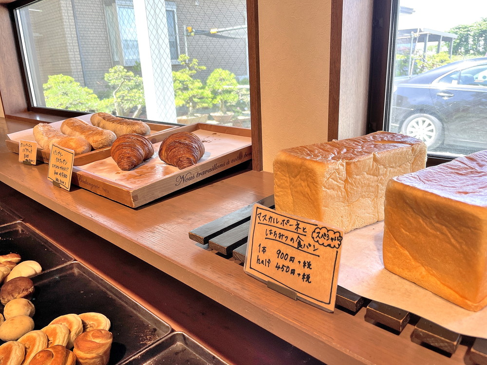 ボーションドブレ‐店内‐パン②