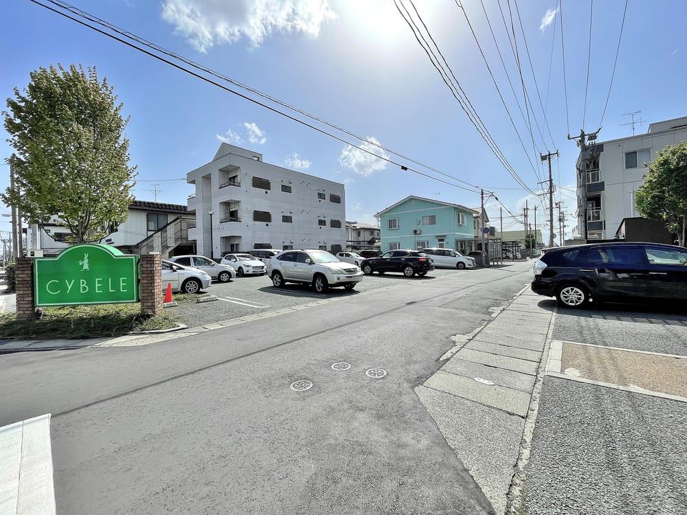シベール西店-駐車場