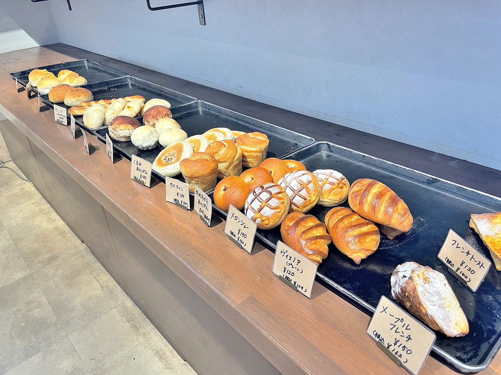 ボーションドブレ‐店内‐パン①