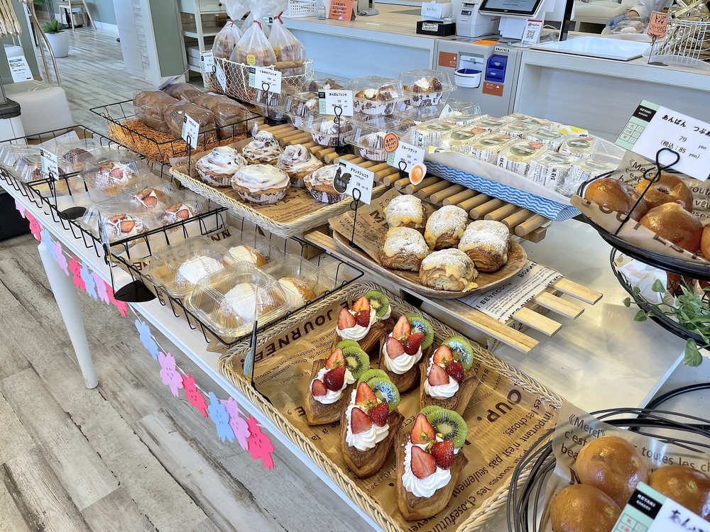 ケヤキスイーツ＆ベーカリー‐マリトッツォ‐店内パン①